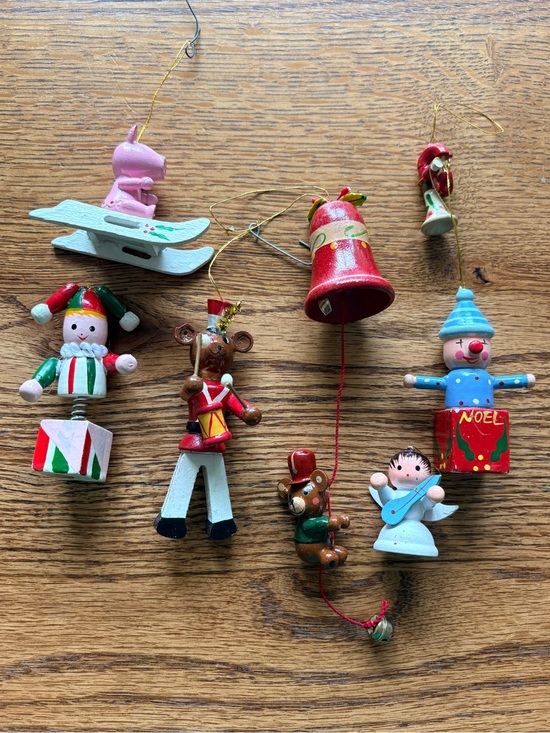 None Other - VTG 90’s set of 7 Wooden Christmas Ornament Set - Assorted Colors and sizes